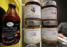 Due prodotti dell'azienda agricola Campisi Antonino. A sinistra la salsa di pomodoro ciliegino, a destra la novita' di quest'anno: le marmellate commercializzate con il marchio 'Sapori del Mediterraneo', un prodotto dal posizionamento alto. Tutta la materia prima, di entrambi i prodotti viene dall'azienda stessa, nota anche per il proprio succo di limone.