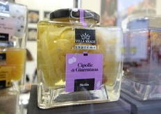 Villa Reale e' il marchio con cui la Campo d'Oro commercializza le proprie confetture e composte di frutta e verdura decisamente premium.