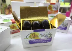 Per la serie cosa fanno Oltralpe: prugne d'Agens ricoperte di cioccolata alla vaniglia e commercializzate in una scatolina da 3 di queste leccornie.