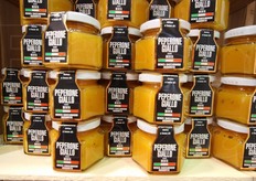 Una confettura a base di peperone giallo della Stringhetto. L'azienda, da 30 anni nel settore, produce 45 prodotti diversi tra marmellate e confetture di frutta e verdura.