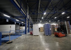 L'area di carico collettiva della Nuova Area Mercatale. Dai dati forniti da Alessandro Bonfiglioli, direttore generale del Caab (ente gestore del mercato bolognese), 9 camion su 10 vengono caricati entro 20 minuti.