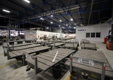 L'anticamera delle operazioni di movimentazione delle merci. Da qui partono i carrelli che poi saranno caricati nella navata del mercato, dove si trovano gli stand.