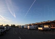 All'estero del vecchio mercato, dietro agli stand.