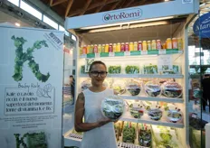 Zeudi Dal Corso, Marketing e Cominicazione di Ortoromi, nel corner dell'azienda padovana nel Fruit & Veg Fantasy Show. Ortoromi ha presentato per l'occasione una nuova referenza: il baby kale, superfood ricco di Vitamina K e B6.