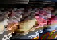 Massiccia l'offerta di pesche piatte o tabacchiere. In foto: paraguayo Plati Belle, calibro AA.