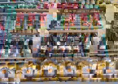 ...ma anche succhi a base di melagrane coltivate in Spagna, gazpacho andaluso e pesche sciroppate intere.