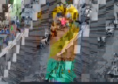 "Una Miss Patata "un po' all'angolo". La Sagra della Patata di Roccastrada si inserisce tra gli appuntamenti piu' rappresentativi della Maremma, complice la suggestiva location per le vie del collinare borgo della cittadina toscana, e contribuisce, attraverso i prodotti tipici cucinati secondo tradizione, a incrementare quel turismo eno-gastronomico che muove presenze da tutto il mondo."