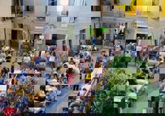 Cospicua la presenza di giovani.