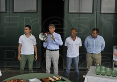 "Una nuova mela estiva, precocissima, dalle ottime caratteristiche organolettiche e molto produttiva. E' "Devil Gala", presentata giovedì 4 agosto 2016 presso i Vivai F.lli Zanzi di Ferrara. Oltre 200 le persone intervenute all'evento (fra tecnici, agricoltori, operatori commerciali), organizzato alla perfezione dallo staff aziendale. Nella foto, da sinistra, Riccardo, Giovanni, Enrico e Matteo Zanzi"