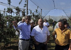 Giovanni Zanzi descrive l'impianto ad alcuni intervenuti