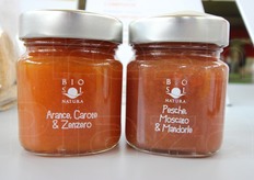 Composte a base di Arance, carote e zenzero e pesche, moscato e mandorle, due novita' della Biosolnatura.