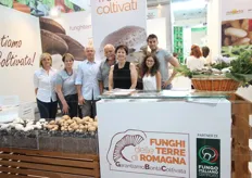 Il gruppo GBC Funghi delle Terre di Romagna. Da sinistra a destra: Lorena Corbelli, Loredana Alberti, Mauro Gualtieri, Maurizio Bedetti, Maddalena Zortea, Sara Brambilla, Federico Magnani.