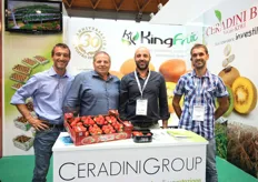 Nello stand di Kingfruit. Da sinistra Fabrizio Montanaro, Carlo e Massimo Ceradini, Mattia Brutti.