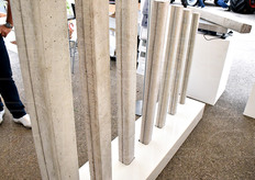 La scanalatura appare molto evidente su uno dei lati dei pali.