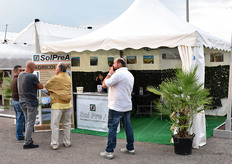 Qui e nelle foto seguenti, una carrellata sugli stand degli espositori ad Agri Kiwi Expoo.