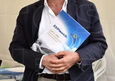 Massimo Bizzarri della ditta Plastik, specializzata in teli plastici di copertura. L'azienda sta collaborando con l'Universita' di Bologna per alcuni studi tra una possibile correlazione coperture/controllo della batteriosi del kiwi.