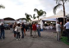 I momenti di confronto e discussione proseguono fino a sera...