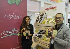 Chiara Giuliano e Antonello Lepore di Orchidea Frutta, azienda pugliese di Rutigliano (BA), specializzata nella produzione e distribuzione di uva da tavola, ciliegie, agrumi, pesche, albicocche, angurie e carciofi.