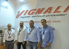 L'azienda Vignali di Forli' ha una sede anche in Spagna. Da sinistra: Agostino Vignola (direttore commerciale), Ermes Cugat (cliente), Fabio Vignali (amministratore), Claudio Carpinelli (responsabile estero).