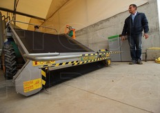 La Vallere ha praticamente rimpiazzato la raccolta manuale con una meccanizzata, usando macchine elettriche, e quindi per nulla inquinanti, come quella in foto.