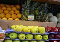 Poco piu' di 5 euro al kg per l'ananas.