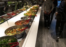 Abbiamo apprezzato notevolmente questi self service a Manhattan che offriva ampia scelta e discreta qualita'. Il prezzo non era certo basso, ma occorre pensare a dove ci si trova.