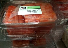 Altro punto vendita. Anguria tagliata, cubettata e messa in vaschetta. Peso garantito 1 libbra (454 grammi).