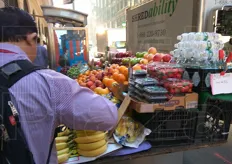 Altro banco di frutta e verdura a Manhattan.