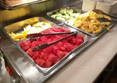 Cocomero, ananas e kiwi immancabili.