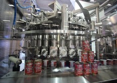 La CFT e' un importante gruppo specializzato soprattutto nella lavorazione del pomodoro da industria e nel confezionamento in latta. Qui un esempio di una linea di confezionamento del pomdoro.