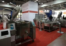 Alcune delle macchine della Firex: l'azienda produce impianti di lavaggio ed evaporatori per la frutta e la verdura, oltre che impianti per la produzione di conserve e marmellate.