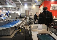 Le macchine della Kronen. A sinistra se ne nota una per il lavaggio dell'insalata.