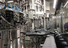 Macchinario per il confezionamento in bottiglia.