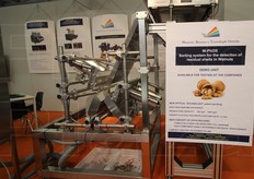 Il 'braccio operativo' di ogni macchina selezionatrice, in questo caso per la frutta secca, per esitare che nel prodotto finito arrivino parti del guscio.