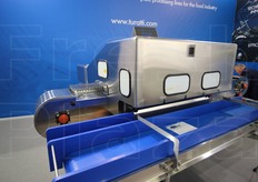 La macchina brevettata dalla Turatti per la produzione di 'spaghetti' e 'tagliatelle' di verdura.