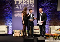 Premio per la catena piu' dinamica a Carrefour (la consegna ad Andrea Rossi).