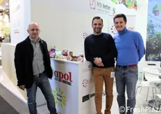 Stand OP Apol Industriale di Piacenza. Da sinistra: Francesco Rastelli, presidente CO.P.A.P. (Cooperativa Produttori Aglio Piacentino), Yuri Zanelli e Lorenzo Bernazzai (OP Apol Industriale).
