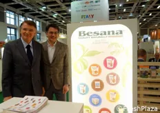 Il presidente di Cesena Fiera-Macfrut, Renzo Piraccini, insieme all'amministratore delegato di Besana, Riccardo Calcagni.