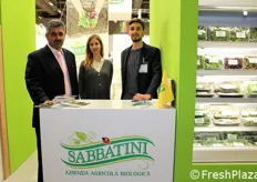 Primo anno al Fruit Logistica per l'azienda agricola biologica Sabbatini, specializzata nella produzione e nel confezionamento di lattughe ed erbe aromatiche di IV gamma. In foto: Massimo e Donato Sabbatini, insieme alla hostess/interprete.