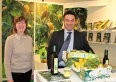 Primo anno a Fruit Logistica per La Sirenetta di Massa Lubrense (NA). In foto: Ingrid Herzog (interprete) e Onorato Vespoli (titolare).