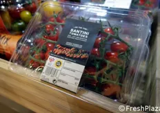 La ditta britannica Santini Tomatoes propone il pomodoro Delisher in vaschetta.