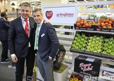 Cherry Passion: Stefano Pezzo, a sinistra, insieme a un cliente olandese.