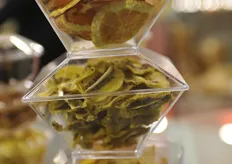 Confezioni di frutta essiccata nello stand Tecnofrutta.