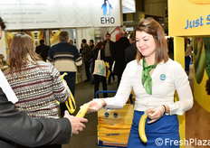 Distribuzione di banane allo stand Chiquita