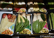 Espositore di prodotti vari dalla Thailandia