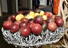 Frutta esotica nello stand della francese Philibon