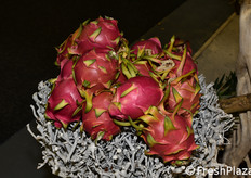 Frutta esotica nello stand della francese Philibon