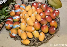 Frutta esotica nello stand della francese Philibon