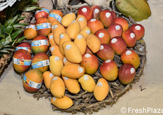 Frutta esotica nello stand della francese Philibon