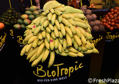 Banane nello stand della compagnia tedesca BioTropic